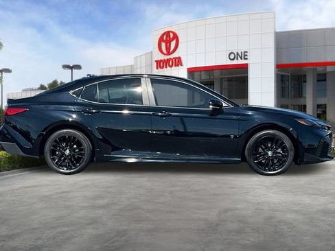 Used 2025 Toyota Camry SE AWD/4WD image 3