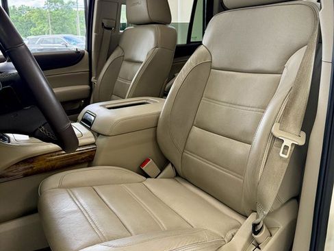 Used 2015 GMC Yukon Denali w/ Premium Package AWD/4WD image 14