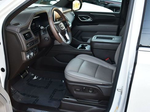 Used 2024 GMC Yukon XL SLT w/ SLT Luxury Package image 47