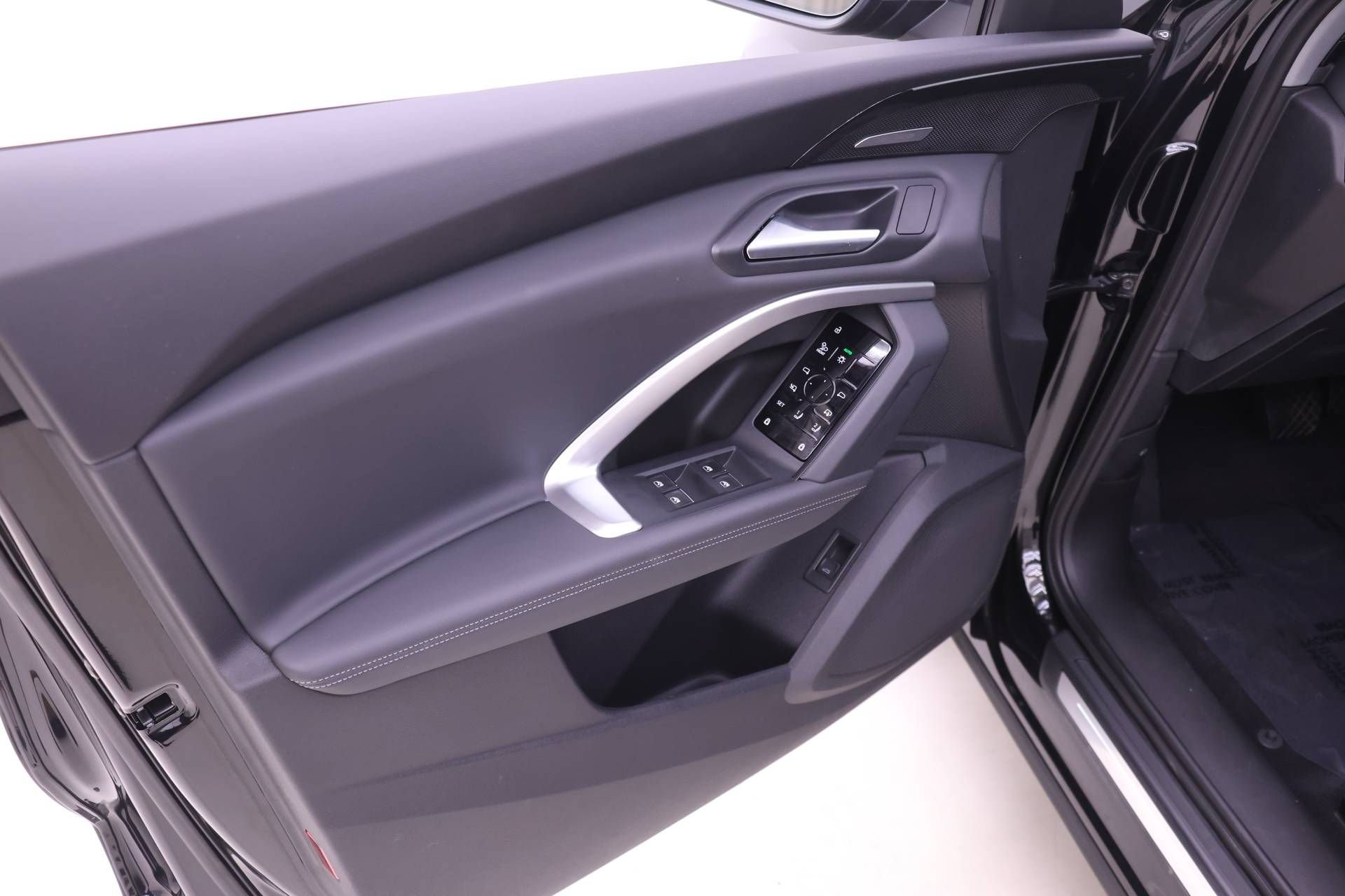 Certified 2025 Audi Q5 Premium AWD/4WD image 12