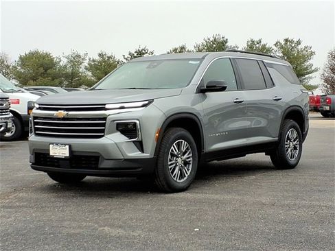 New 2026 Chevrolet Traverse LT w/ Driver Confidence Package image 1