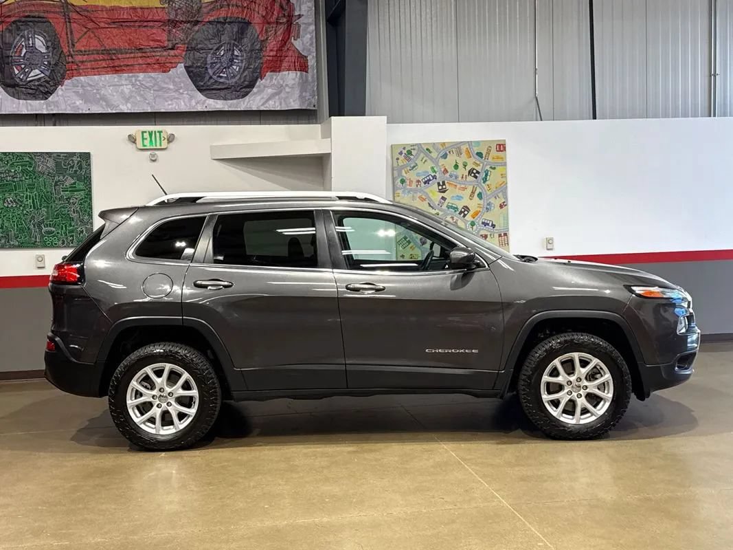 Used 2015 Jeep Cherokee Latitude w/ Cold Weather Group AWD/4WD image 3