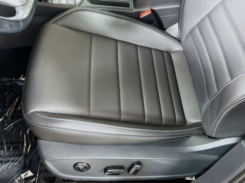 Certified 2022 Volkswagen Jetta SE FWD image 12