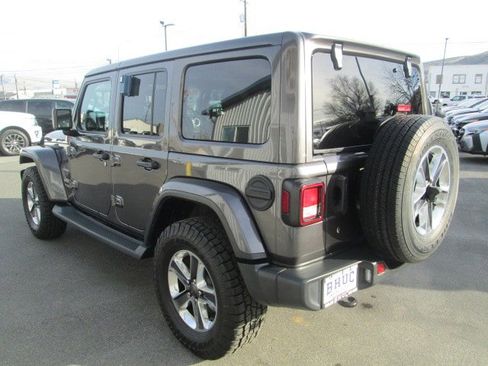 Used 2019 Jeep Wrangler Unlimited Sahara w/ Uconnect 4C Nav & Sound Group image 4