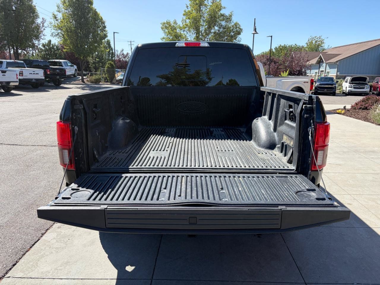 Used 2018 Ford F150 Lariat w/ Equipment Group 502A Luxury AWD/4WD image 33