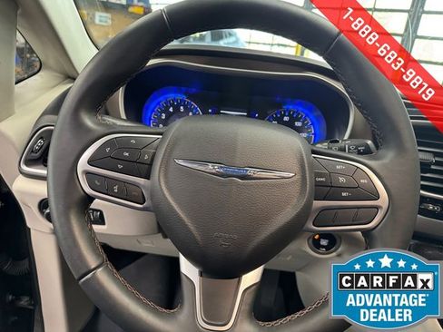 Used 2018 Chrysler Pacifica Touring-L image 20