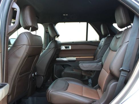 Used 2022 Ford Explorer King Ranch w/ Premium Technology Package RWD image 27