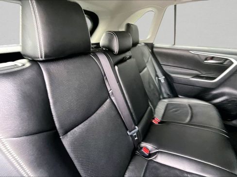 Certified 2021 Toyota RAV4 XLE FWD image 28