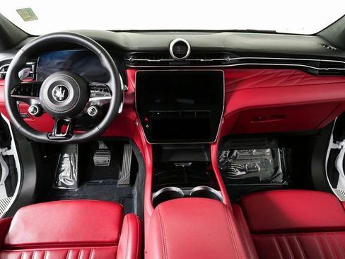 Used 2023 Maserati Grecale Modena image 21