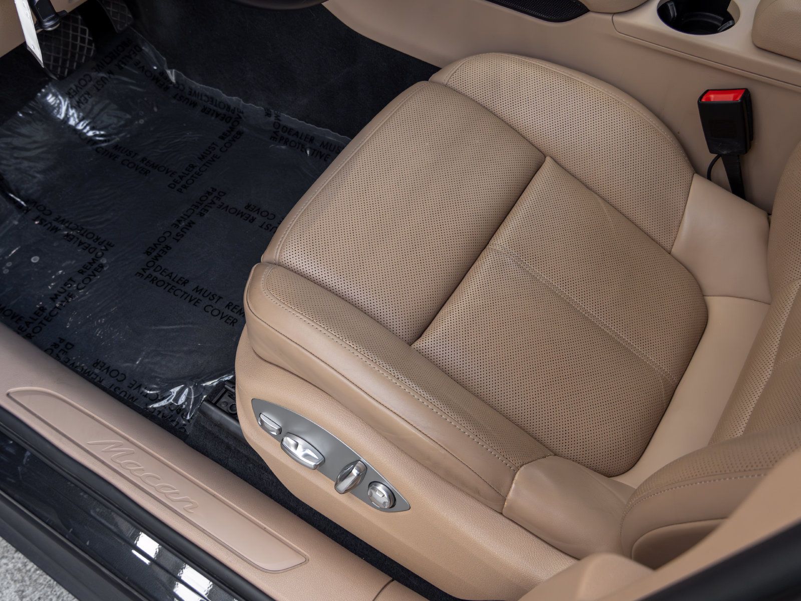 Certified 2023 Porsche Macan AWD/4WD image 25