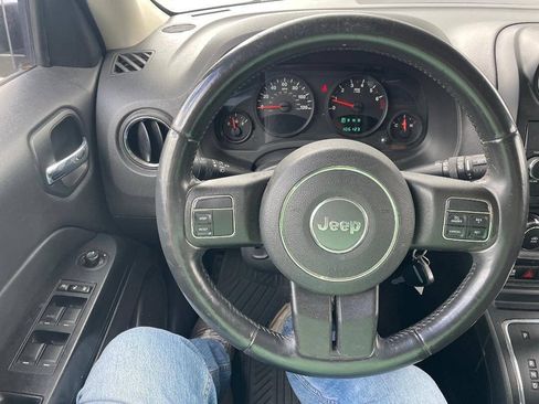 Used 2013 Jeep Patriot Latitude AWD/4WD image 17