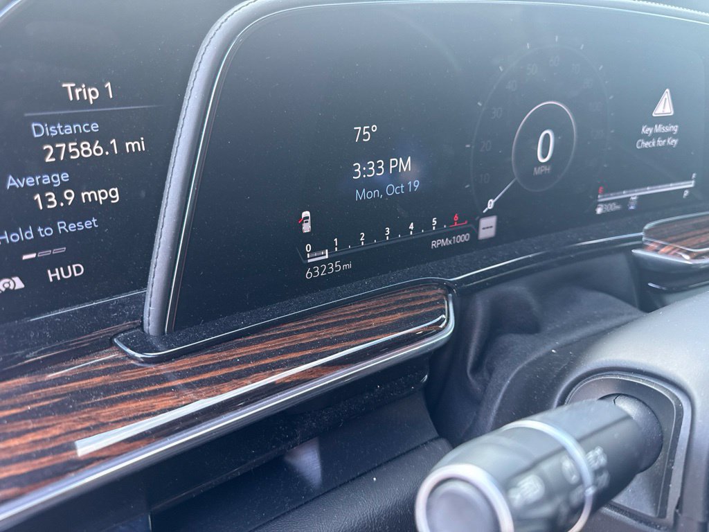 Used 2021 Cadillac Escalade Premium Luxury AWD/4WD image 7