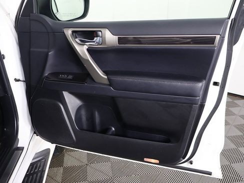 Used 2018 Lexus GX 460 image 24