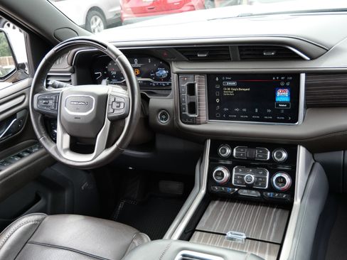 Used 2023 GMC Yukon XL Denali w/ Denali Reserve Package AWD/4WD image 9