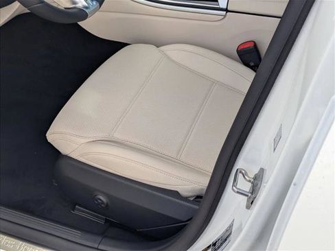 Used 2025 Mercedes-Benz C 300 C 300 image 4