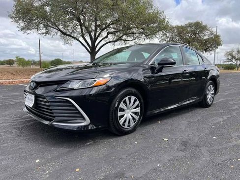 Used 2022 Toyota Camry LE w/ Cold Weather Package FWD image 3