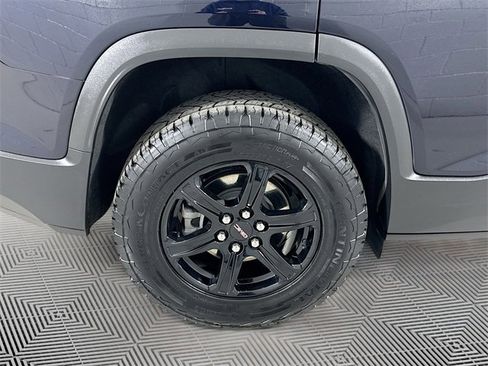 Used 2022 GMC Acadia AT4 w/ Technology Package image 32