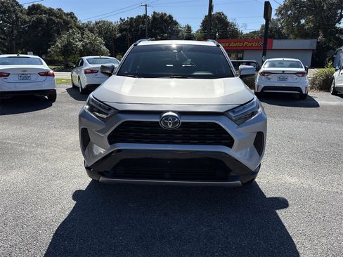 Used 2022 Toyota RAV4 SE w/ Convenience Package image 8