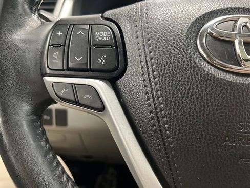 Used 2019 Toyota Highlander Limited Platinum AWD/4WD image 23