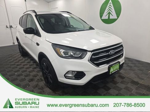 Used 2017 Ford Escape SE w/ SE Sport Appearance Package AWD/4WD image 1