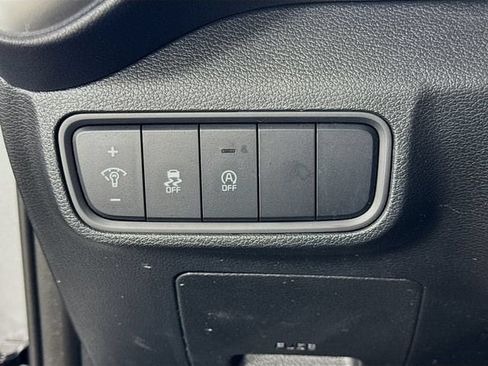Used 2025 Kia Soul LX w/ LX Technology Package FWD image 10
