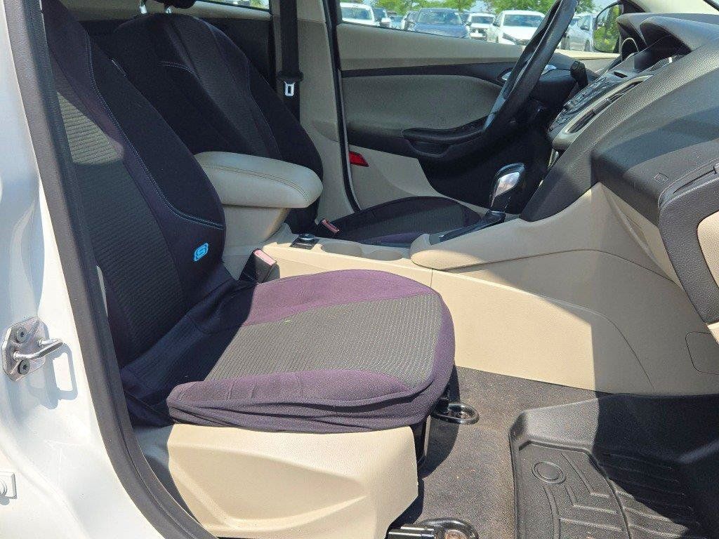 Used 2012 Ford Focus SE FWD image 4