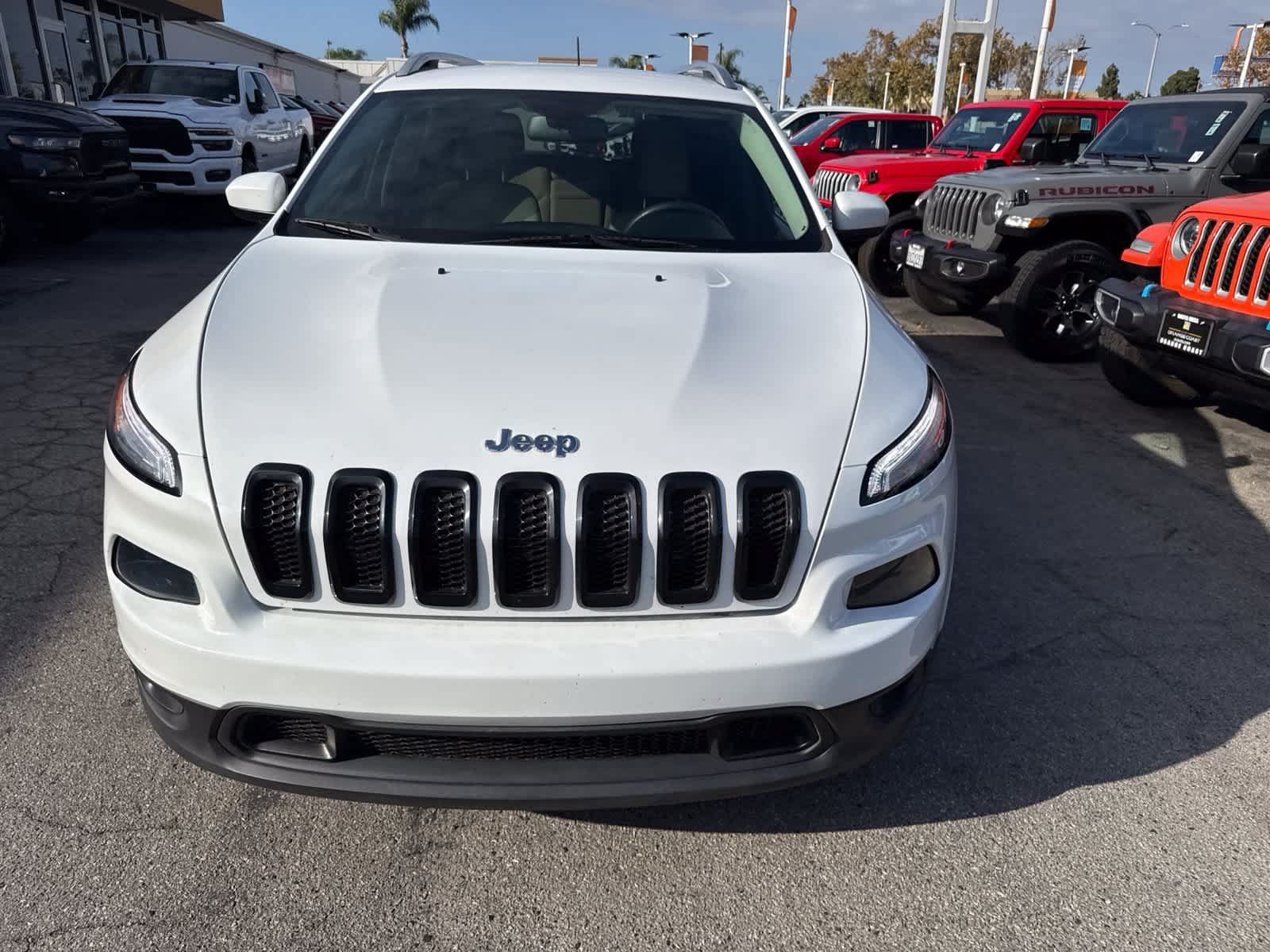 Used 2018 Jeep Cherokee Latitude FWD image 3