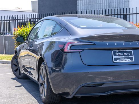 Used 2025 Tesla Model 3 Long Range RWD image 9