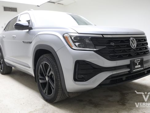 Used 2026 Volkswagen Atlas Cross Sport SEL R-Line AWD/4WD image 7