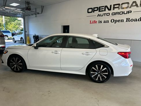 Used 2024 Honda Civic EX image 3