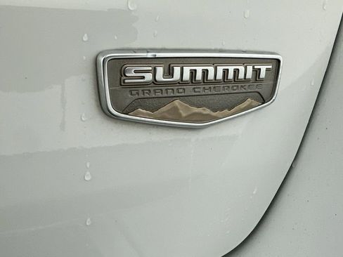 Used 2019 Jeep Grand Cherokee Summit w/ Platinum Series Group AWD/4WD image 38