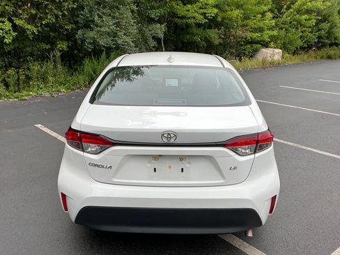 Certified 2025 Toyota Corolla LE FWD image 4