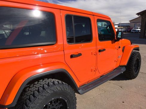 Used 2018 Jeep Wrangler Unlimited Sahara w/ Uconnect 4C Nav & Sound Group AWD/4WD image 9