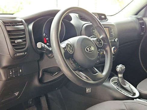 Used 2018 Kia Soul Base image 10
