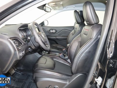 Used 2022 Jeep Cherokee Trailhawk image 10