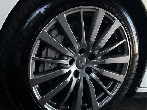 Used 2018 Maserati Ghibli image 21