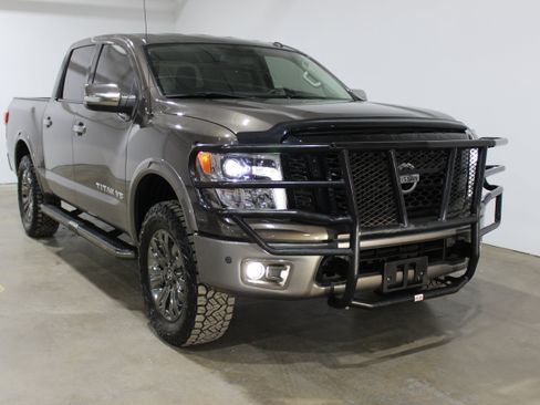 Used 2018 Nissan Titan Platinum Reserve w/ Platinum Utility Package image 9