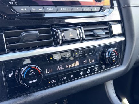 Used 2025 Nissan Pathfinder SV FWD image 5