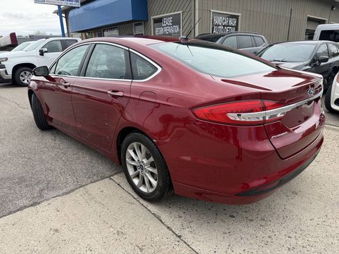 Used 2017 Ford Fusion SE w/ Fusion SE Technology Package FWD image 15