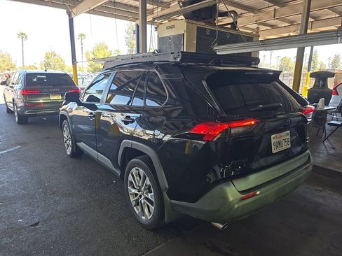 Used 2022 Toyota RAV4 XLE Premium AWD/4WD image 6