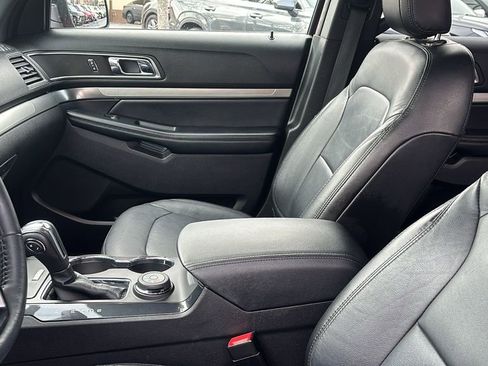 Used 2018 Ford Explorer XLT w/ Equipment Group 202A image 24