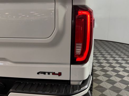 Used 2021 GMC Sierra 1500 AT4 w/ AT4 Premium Package AWD/4WD image 17