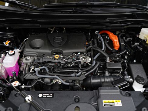 Used 2025 Toyota Sienna XSE AWD/4WD image 31