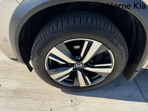 Used 2021 Nissan Rogue Platinum image 8