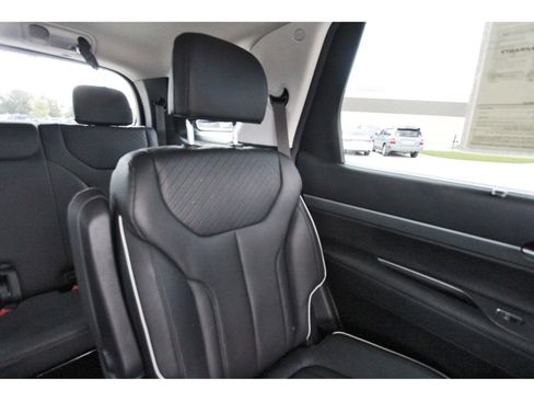 Used 2025 Hyundai Palisade SEL FWD image 13