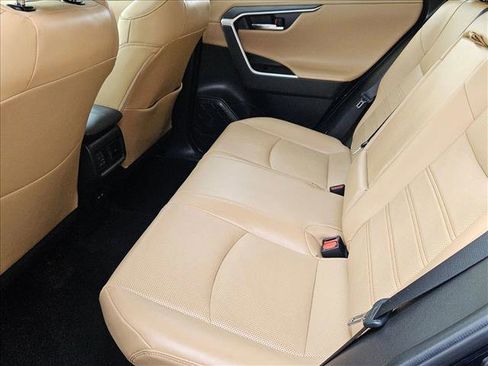 Used 2022 Toyota RAV4 Limited image 19