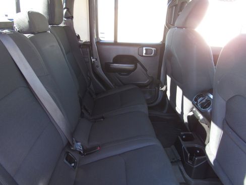 Used 2021 Jeep Gladiator Willys image 12