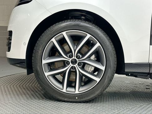 New 2026 Land Rover Range Rover SE image 13