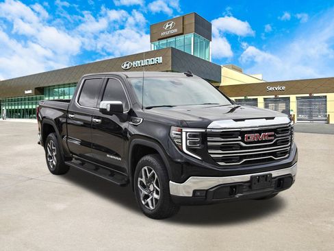 Used 2022 GMC Sierra 1500 SLT w/ SLT Convenience Package image 3