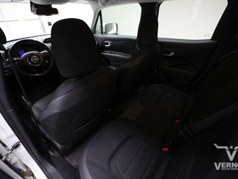 Used 2017 Jeep Renegade Altitude FWD image 8